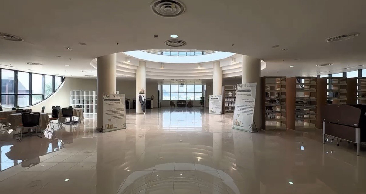 المكتبة - الكلية التقنية للبنات بمحايل عسير.jpg